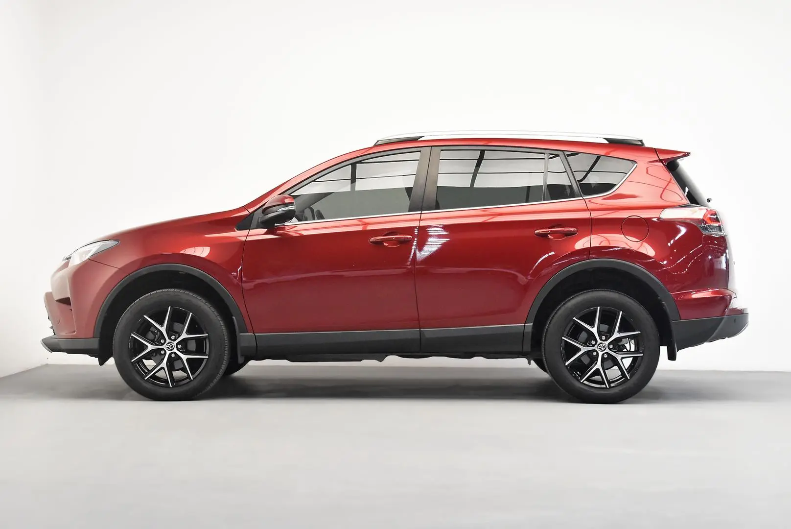2018 Toyota RAV4 Gallery Image 4