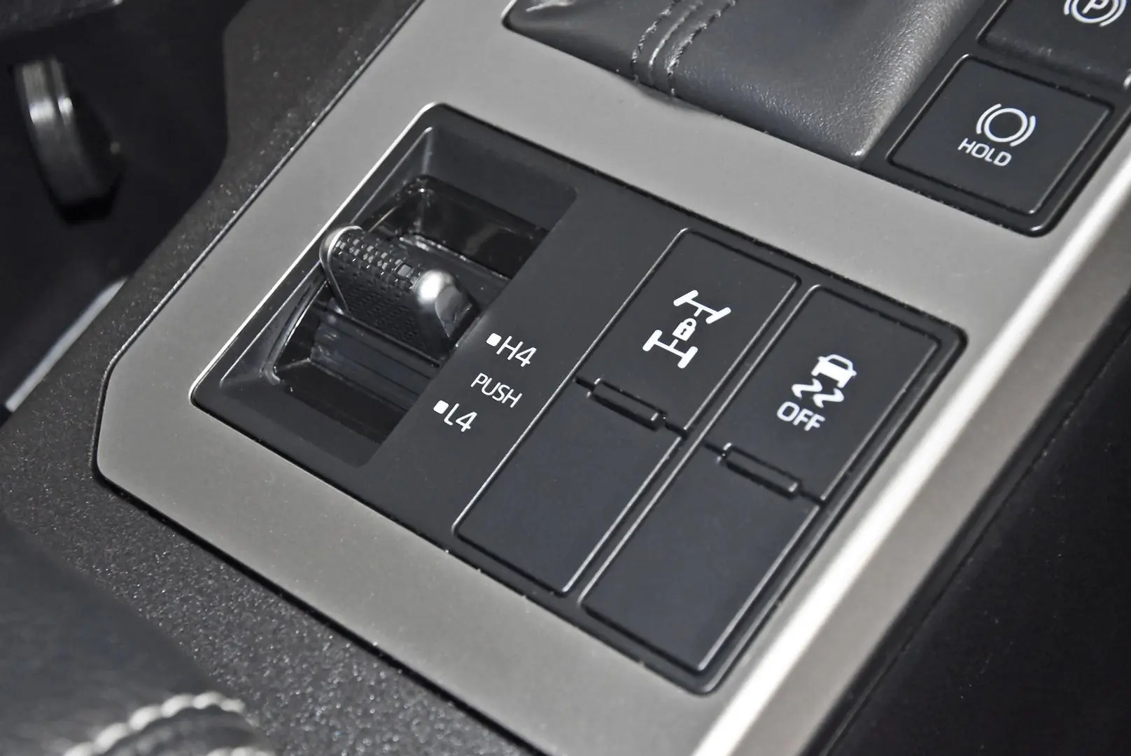 2024 Toyota Landcruiser Prado Gallery Image 14