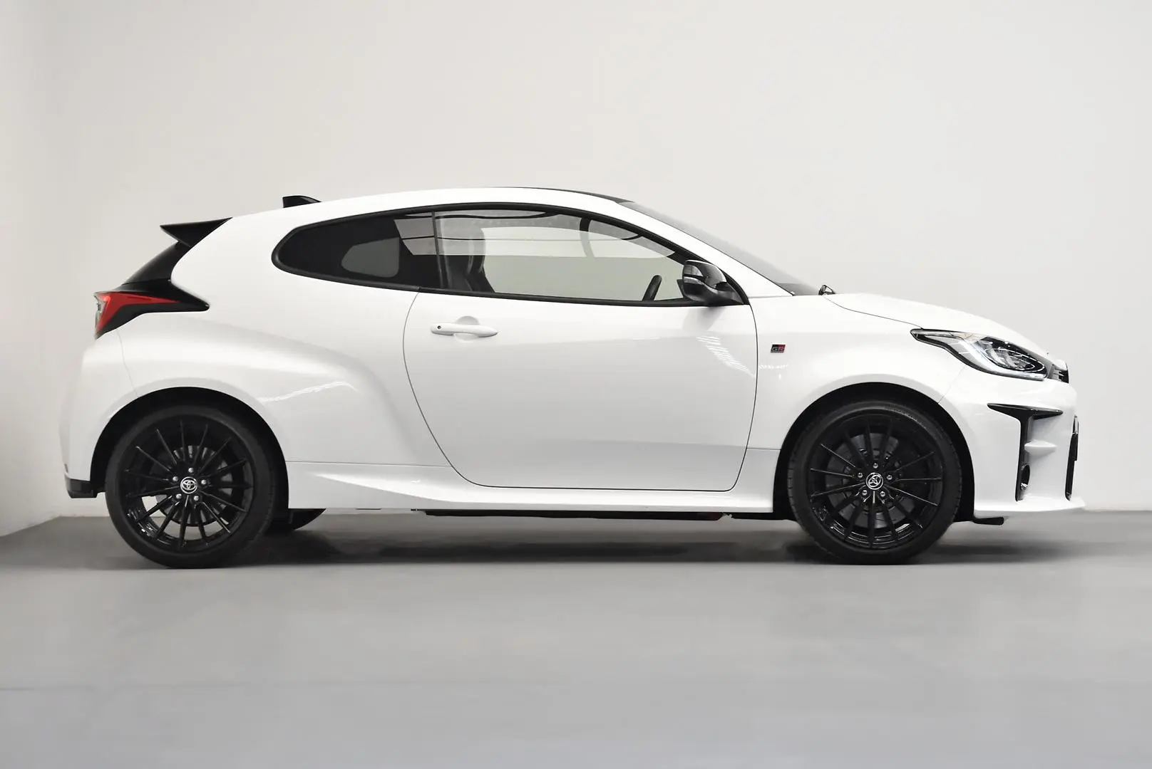 2021 Toyota Yaris Gallery Image 3