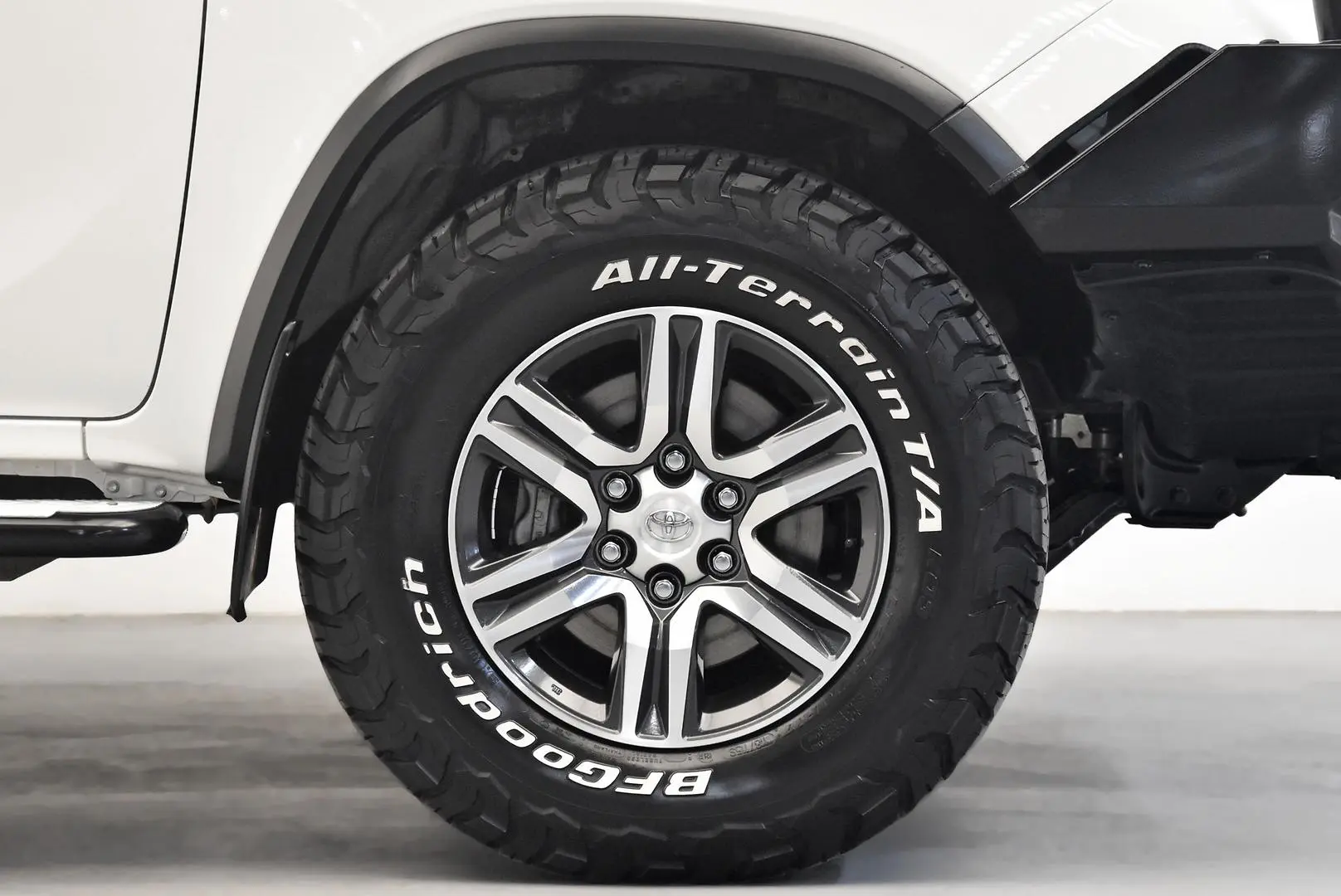 2022 Toyota Fortuner Gallery Image 21