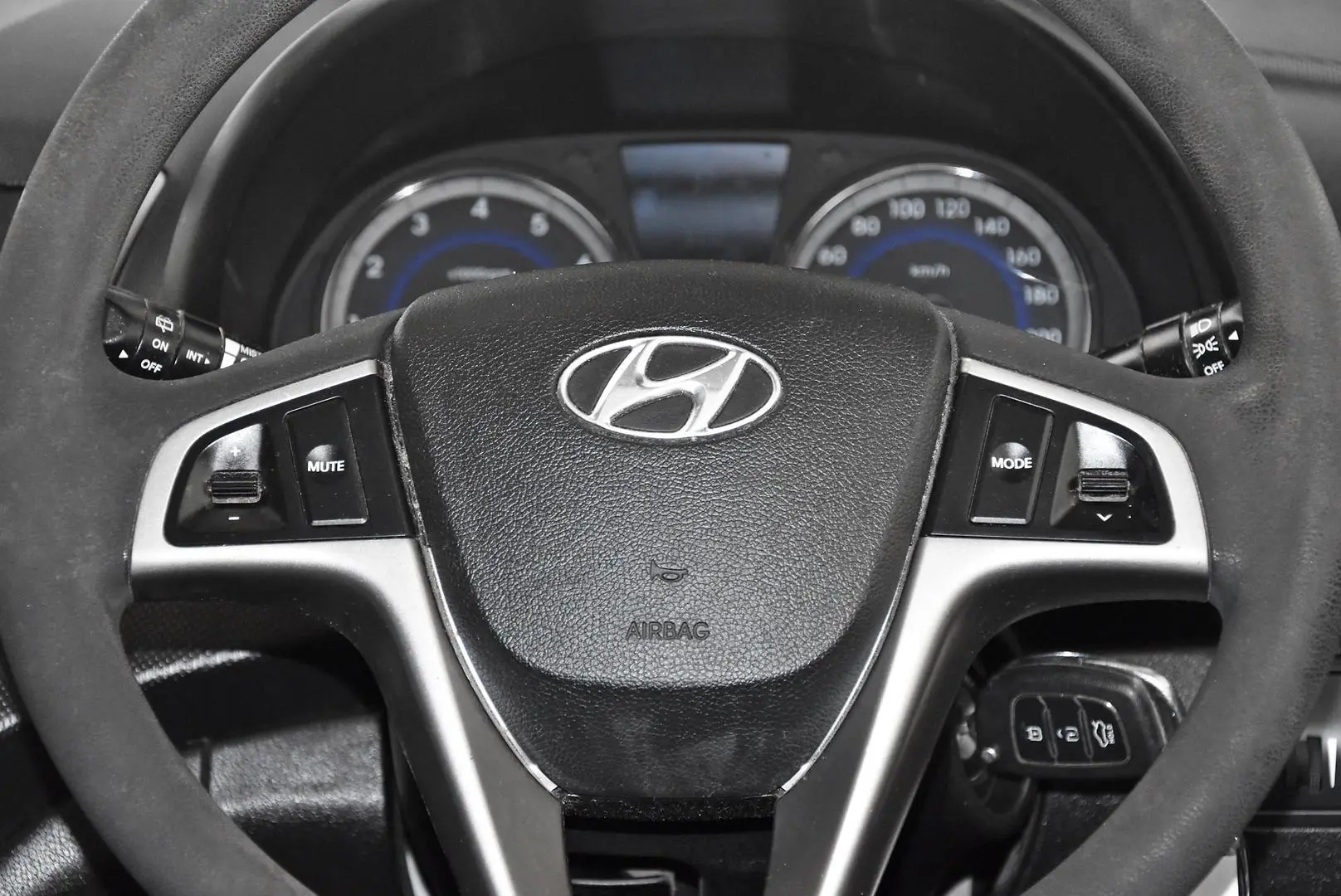 2016 Hyundai Accent Gallery Image 14