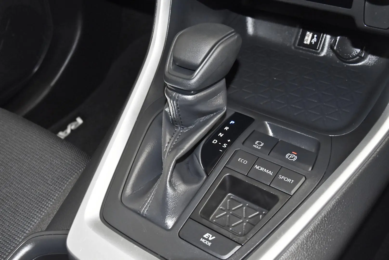 2024 Toyota RAV4 Gallery Image 14