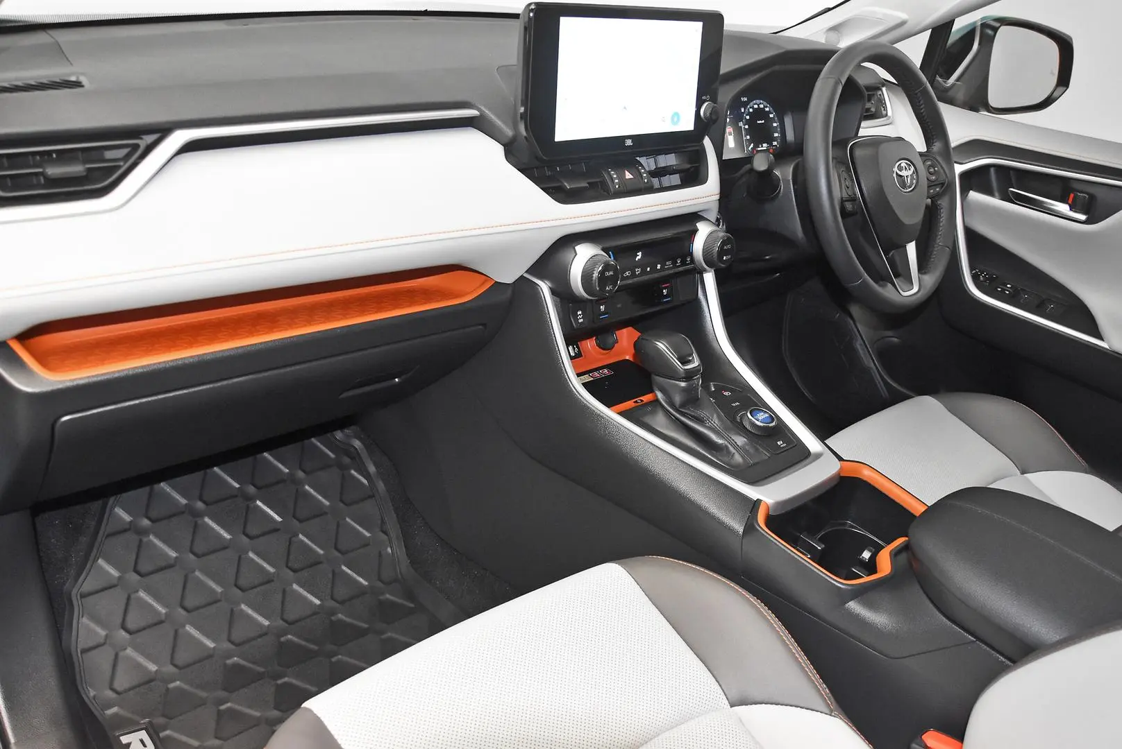 2024 Toyota RAV4 Gallery Image 17