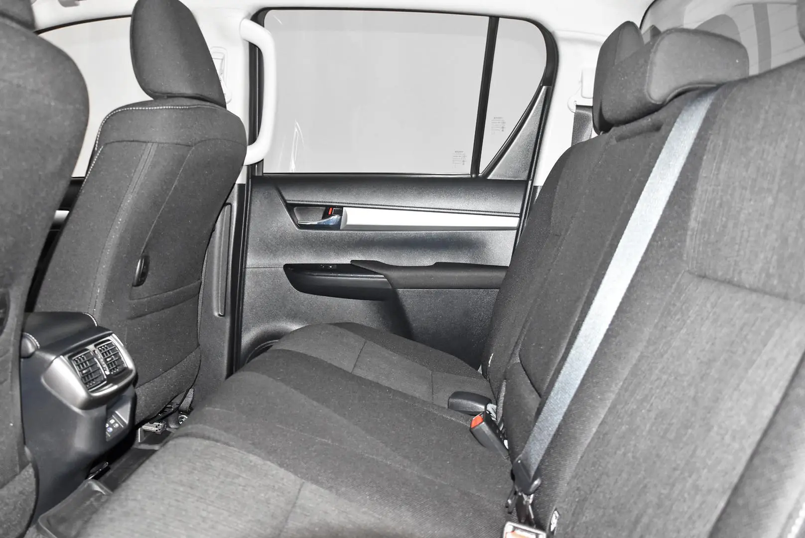 2025 Toyota Hilux Gallery Image 19