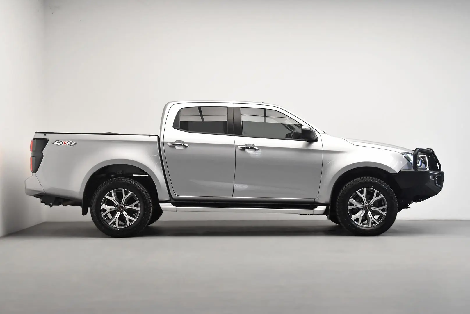 2022 Isuzu D-MAX Gallery Image 3