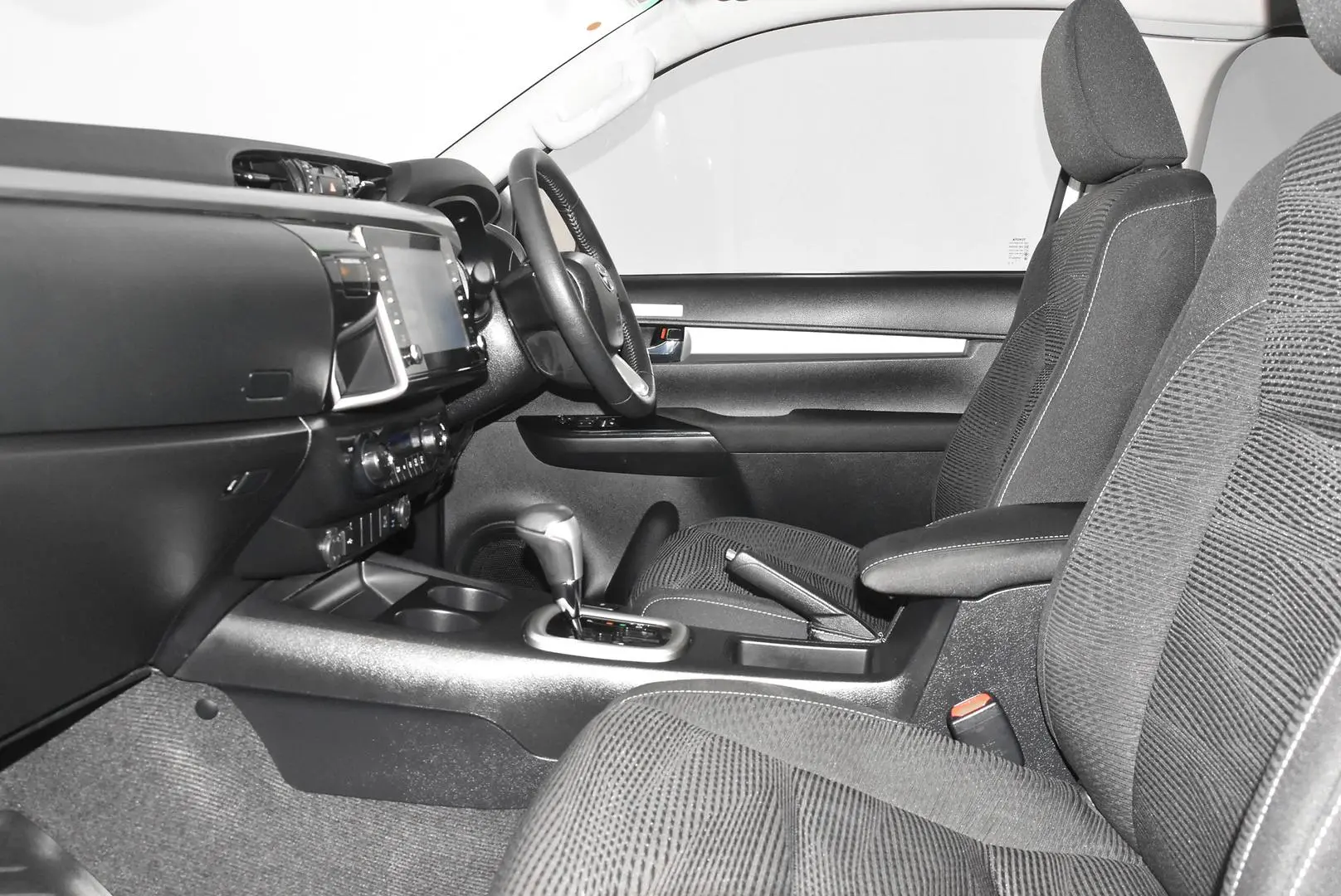 2024 Toyota Hilux Gallery Image 18