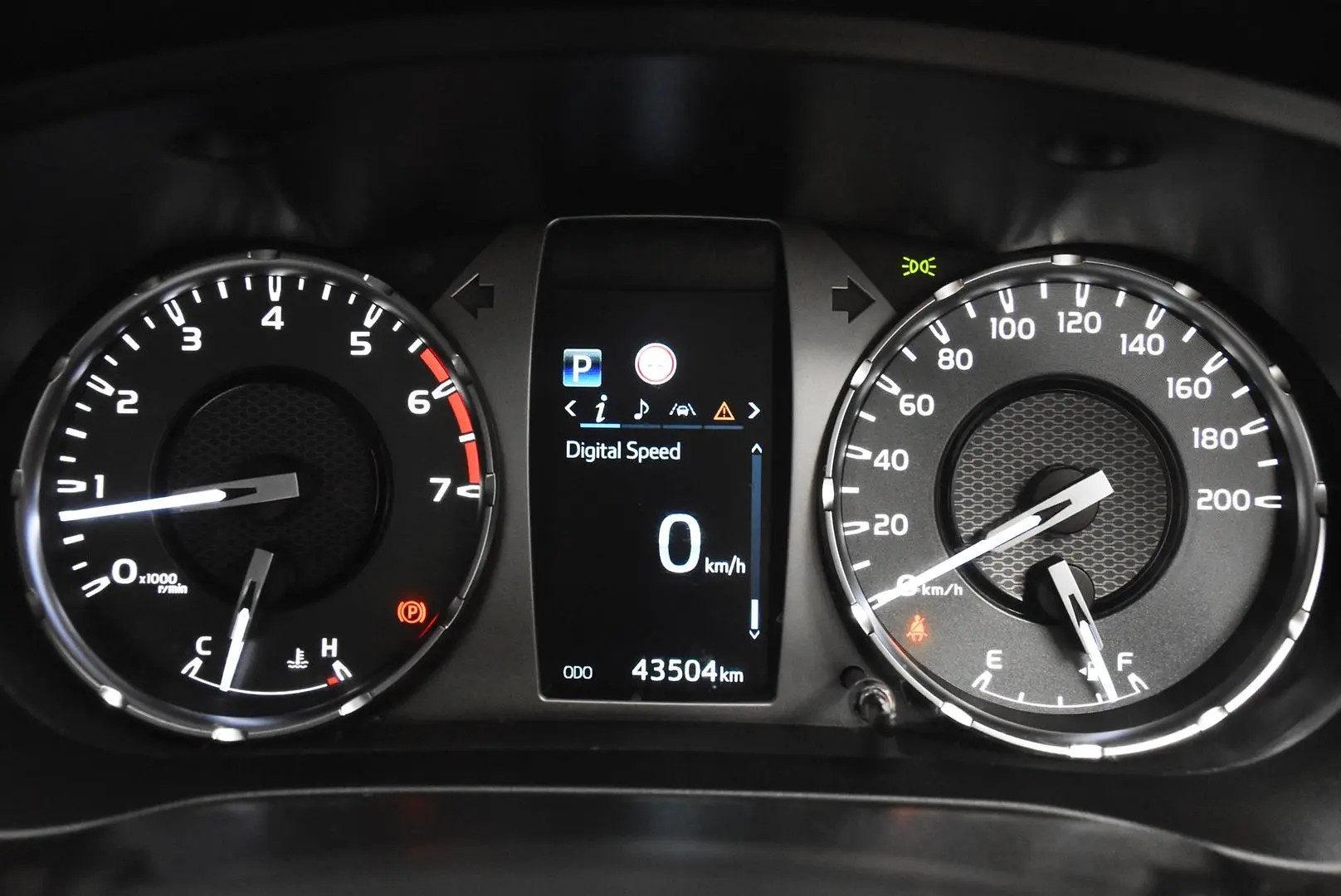 2021 Toyota Hilux Gallery Image 10