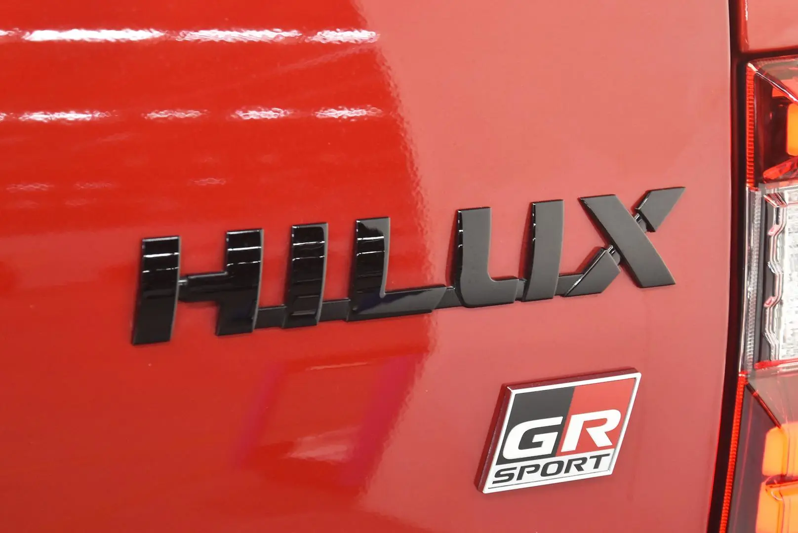2024 Toyota Hilux Gallery Image 7