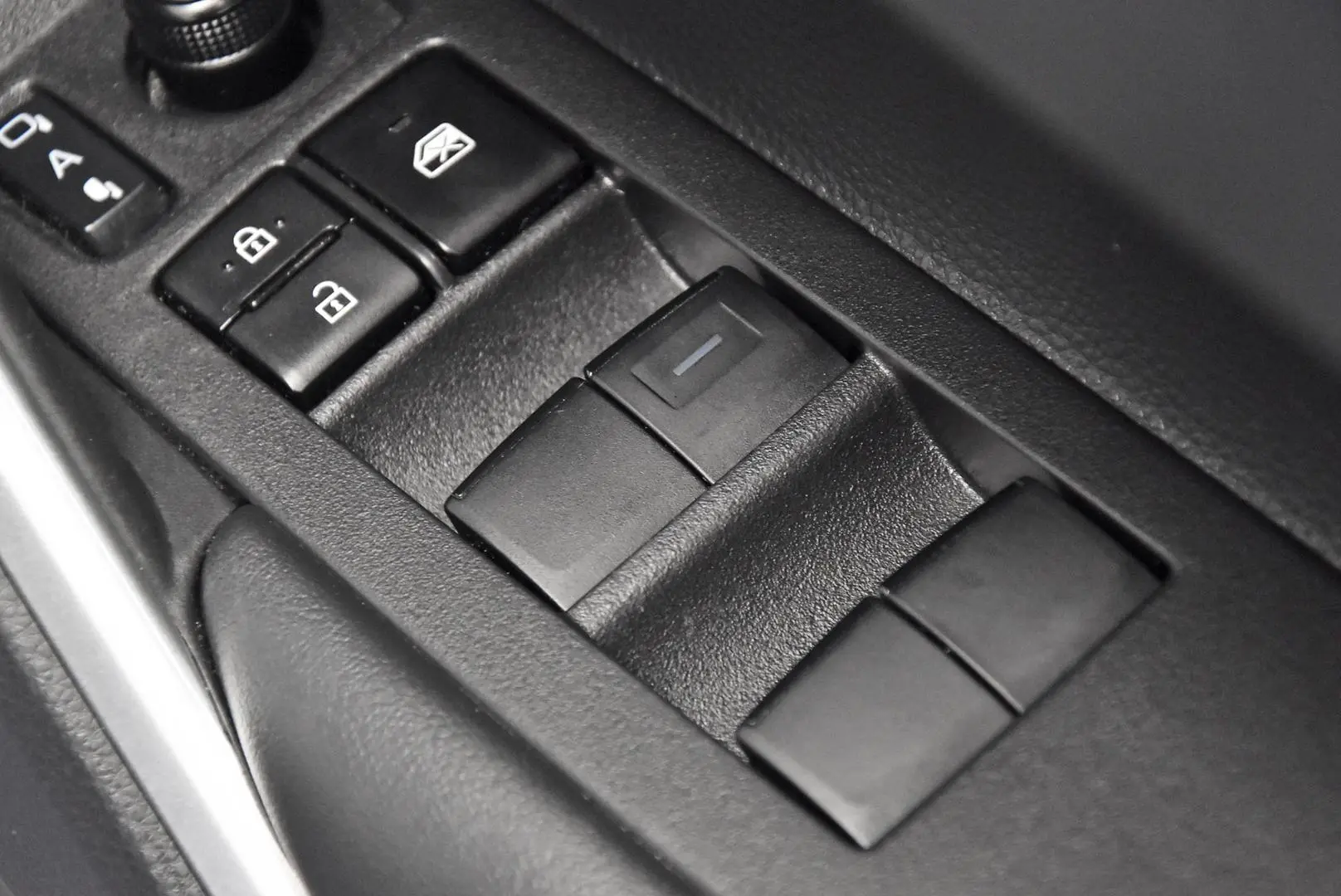 2024 Toyota Corolla Cross Gallery Image 10