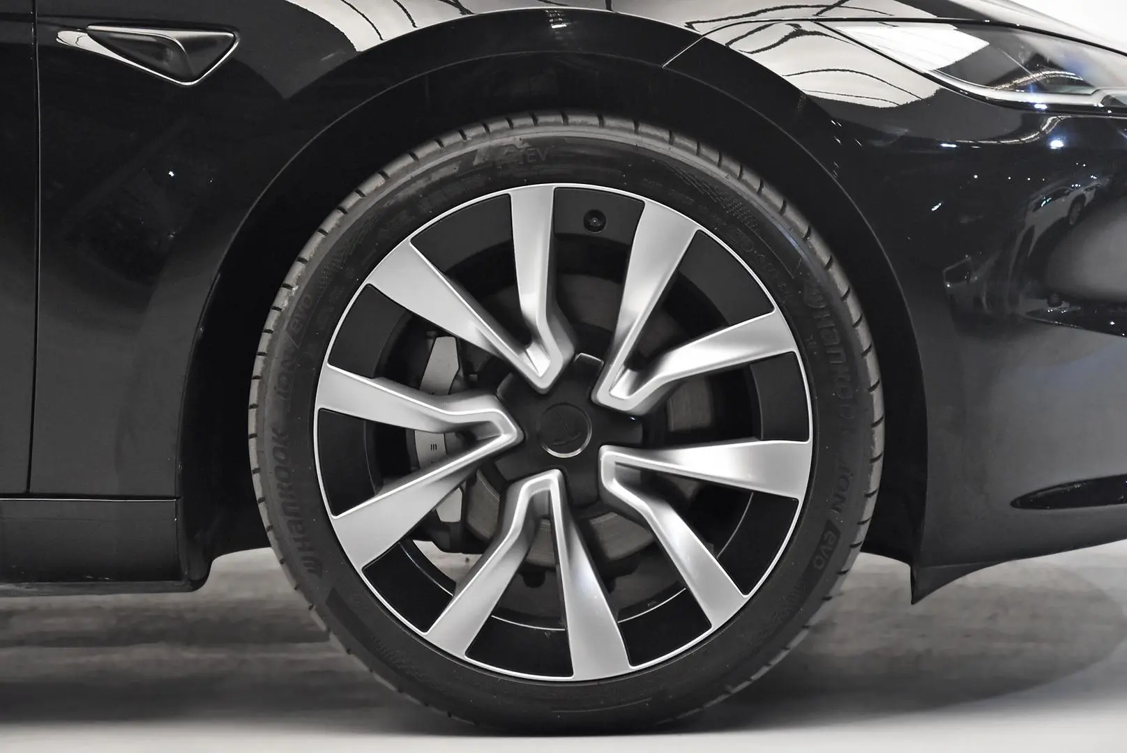 2024 Tesla Model 3 Gallery Image 22