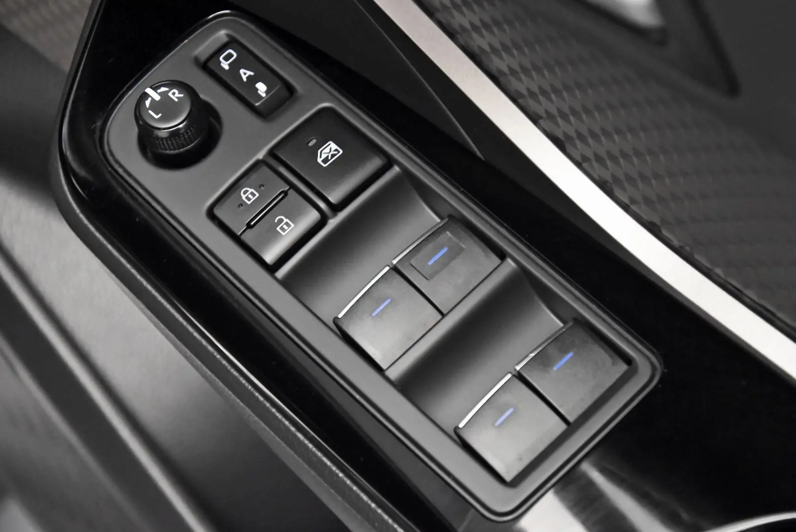 2023 Toyota C-HR Gallery Image 10