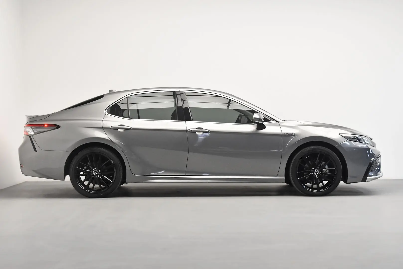 2021 Toyota Camry Gallery Image 3