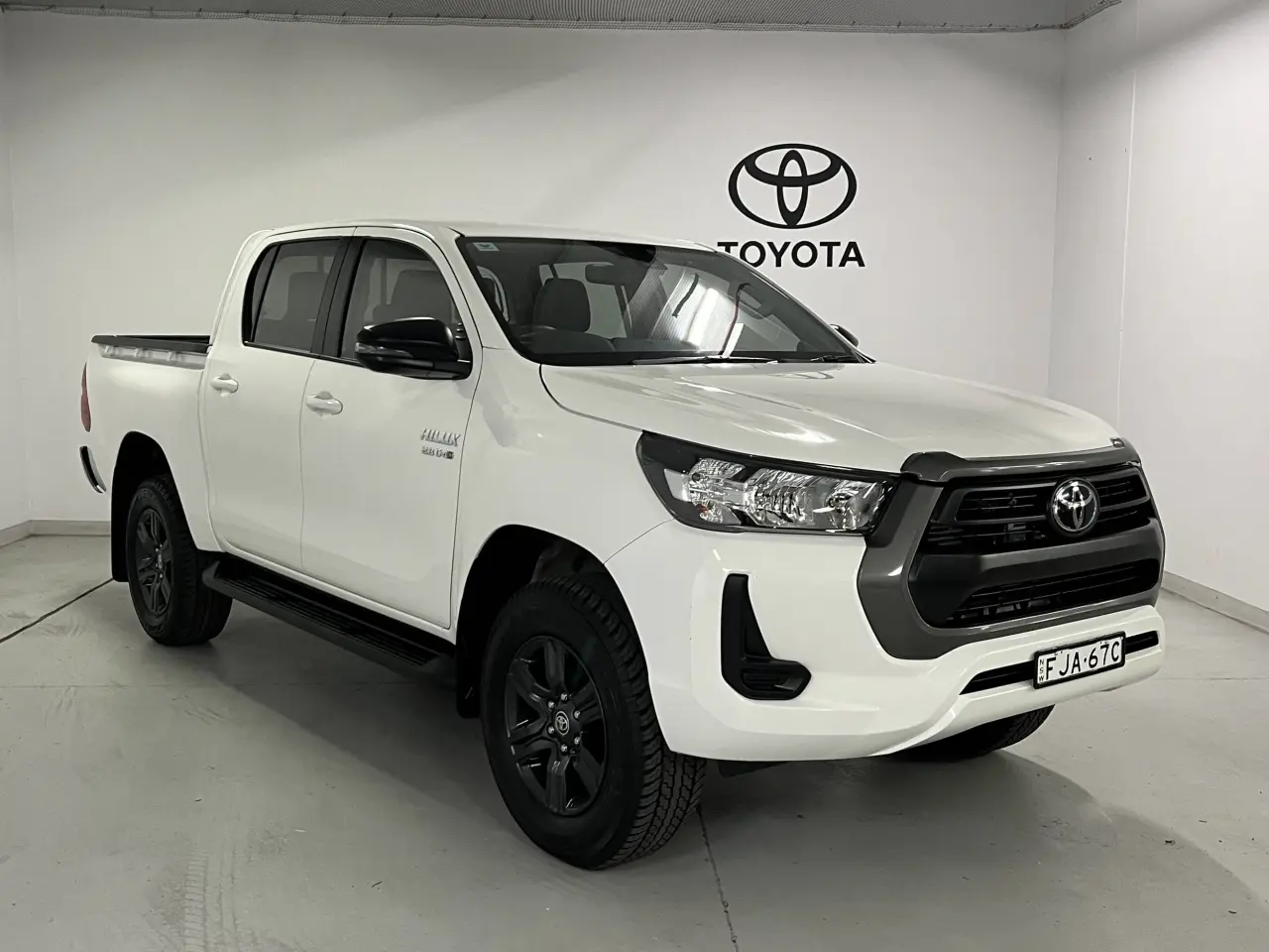 2023 TOYOTA HILUX Image 2