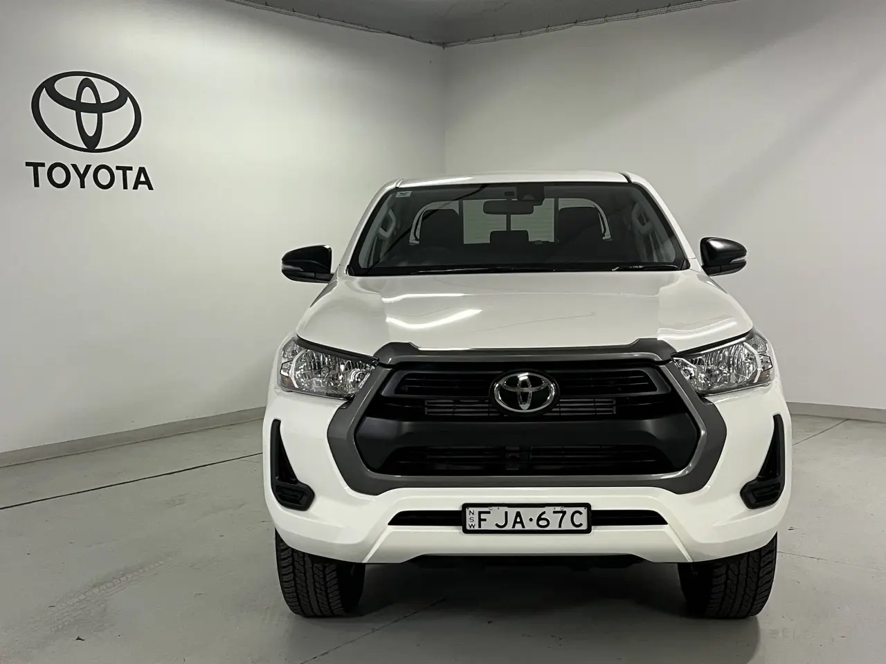 2023 TOYOTA HILUX Image 3