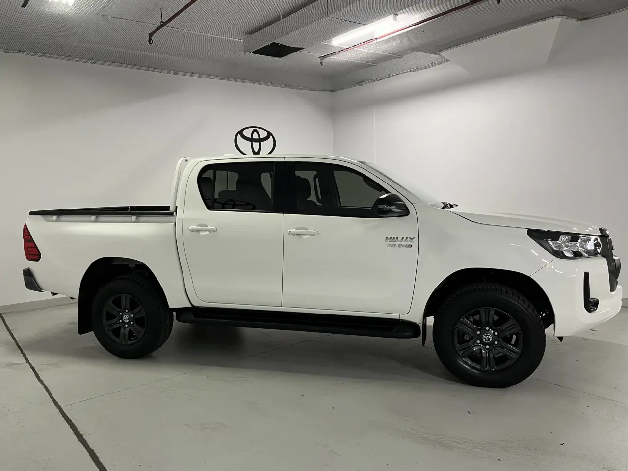 2023 TOYOTA HILUX Image 4