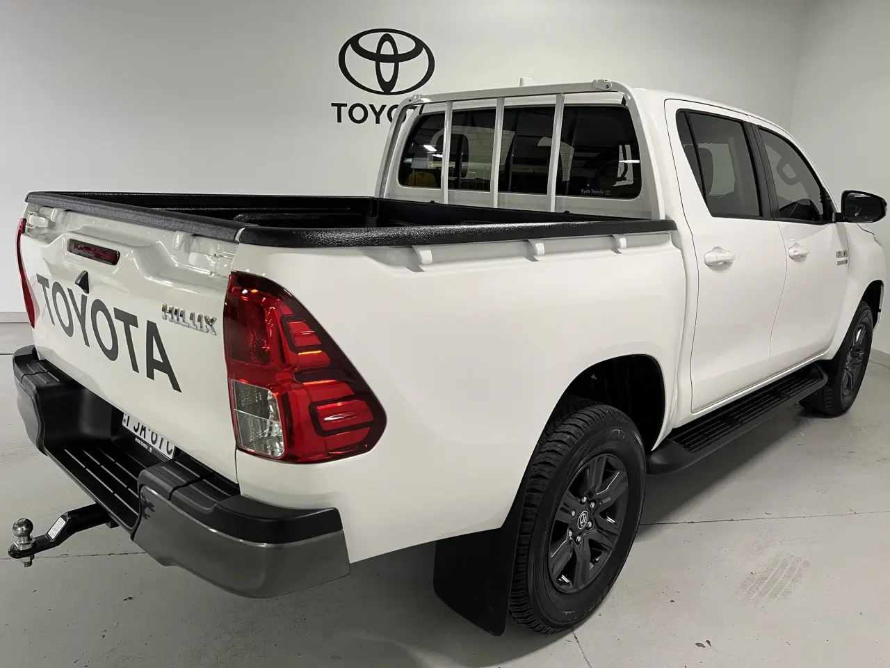 2023 TOYOTA HILUX Image 5