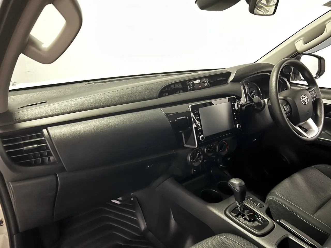2024 TOYOTA HILUX Gallery Image 14