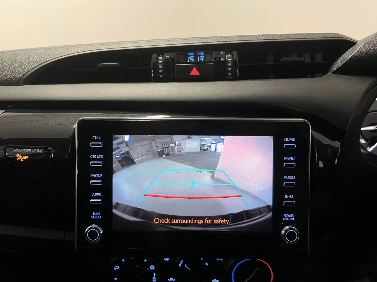 2024 TOYOTA HILUX Gallery Image 18