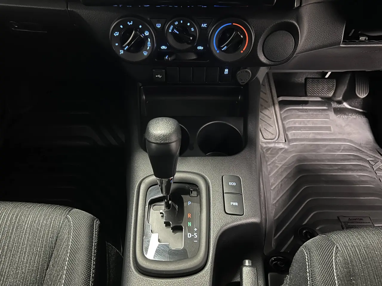 2024 TOYOTA HILUX Gallery Image 19