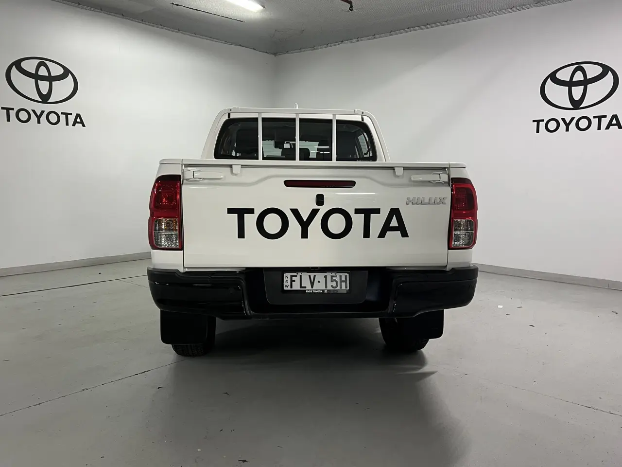 2024 TOYOTA HILUX Gallery Image 6