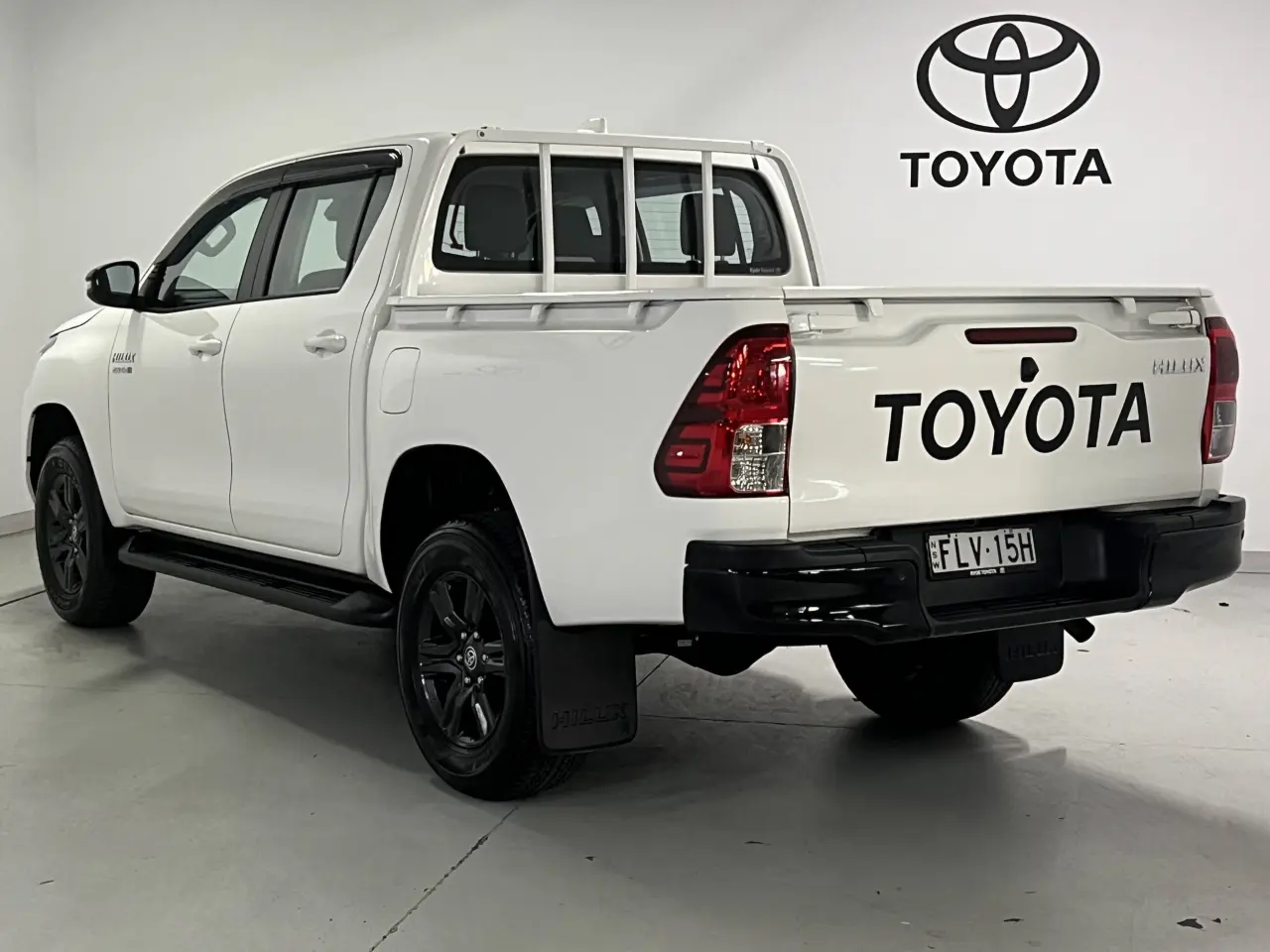 2024 TOYOTA HILUX Gallery Image 8