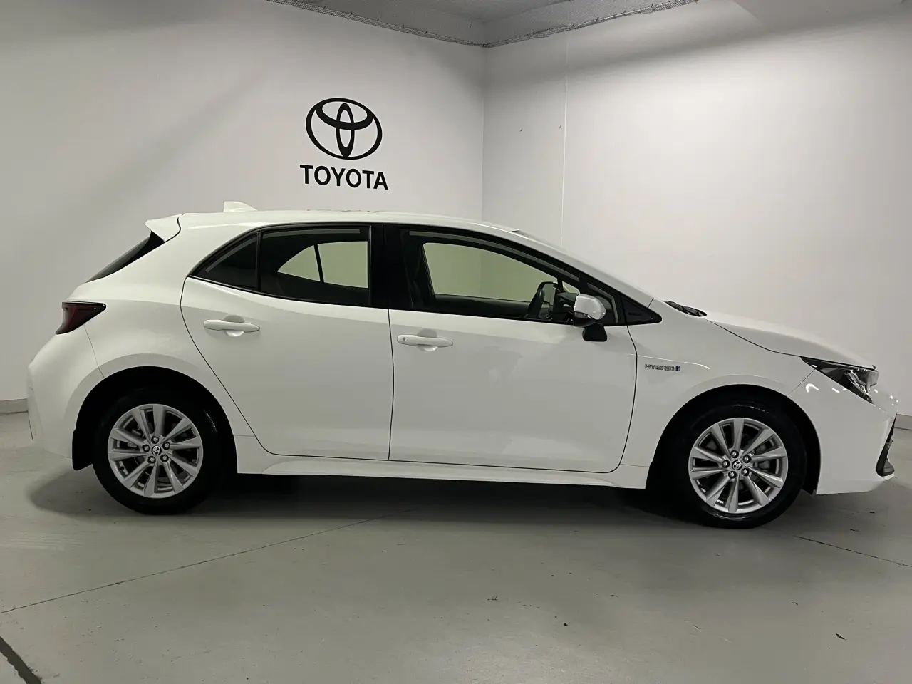 2023 TOYOTA COROLLA Gallery Image 4