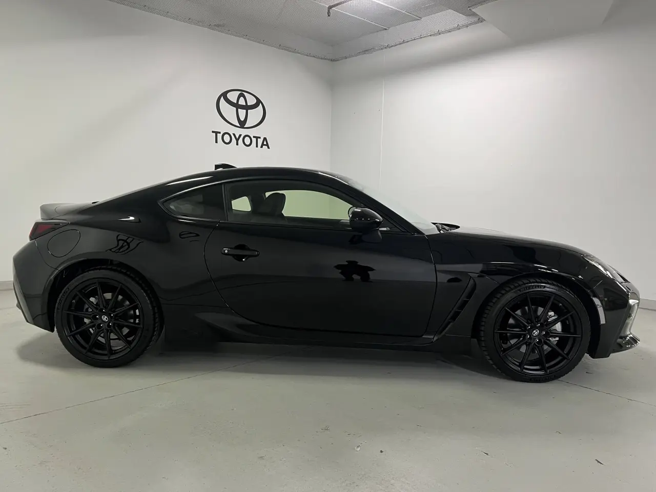 2024 TOYOTA GR86 Gallery Image 4