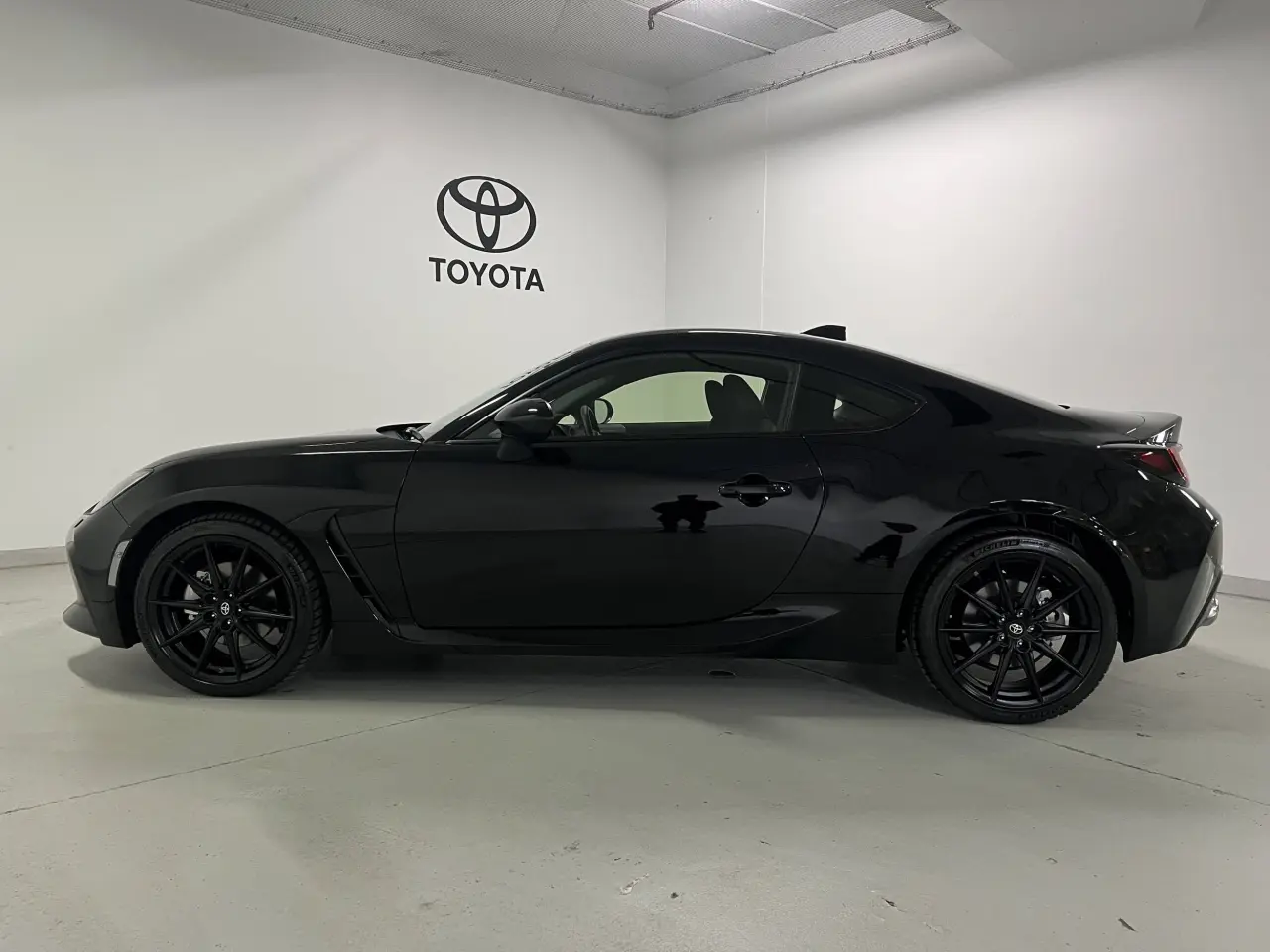 2024 TOYOTA GR86 Gallery Image 9