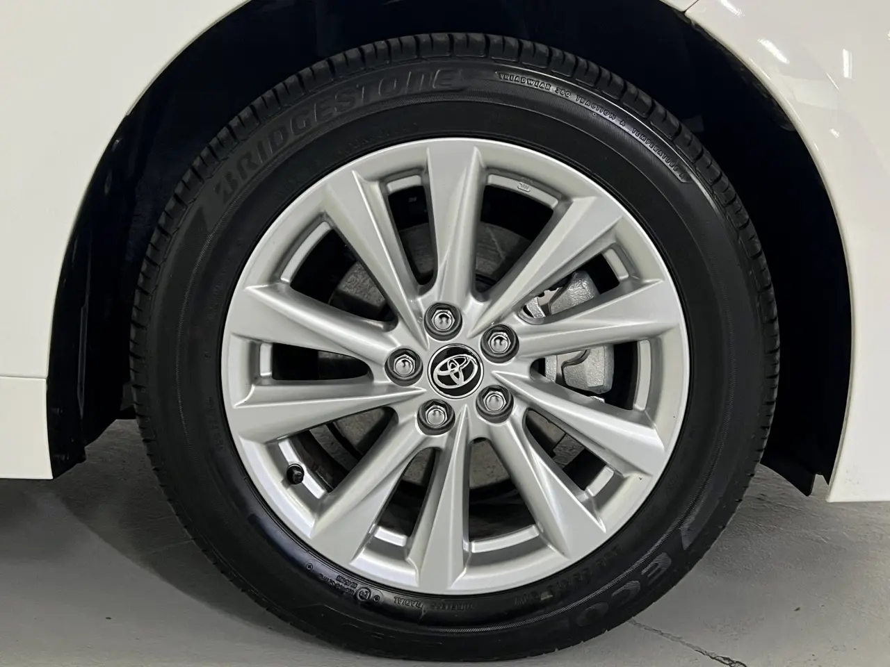 2024 TOYOTA COROLLA Gallery Image 5