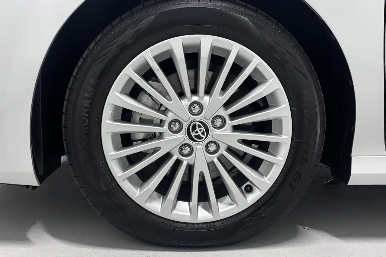 2024 Toyota Camry Gallery Image 5