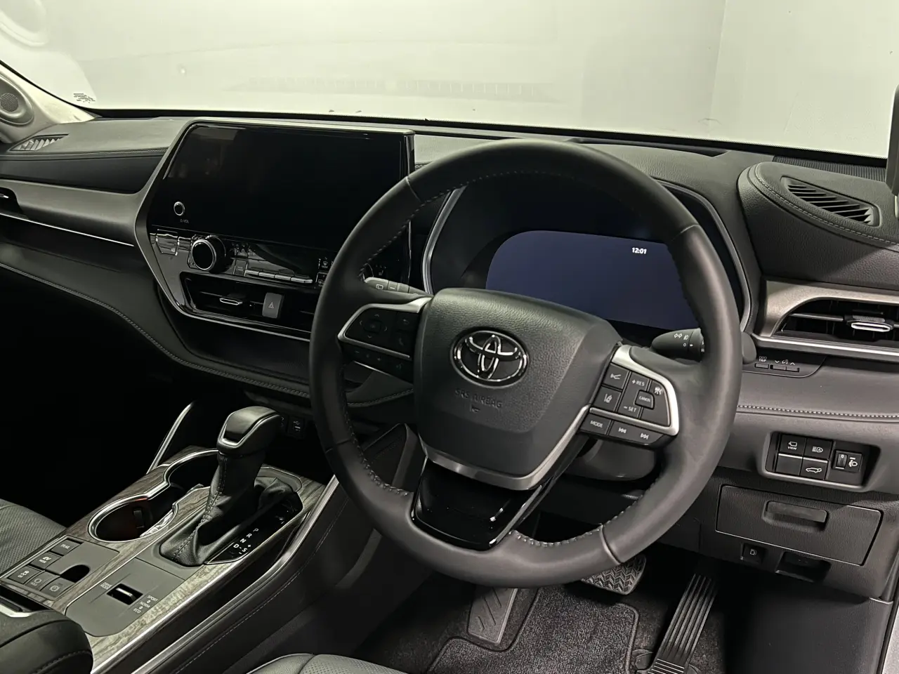 2024 TOYOTA KLUGER HYBRID Gallery Image 10