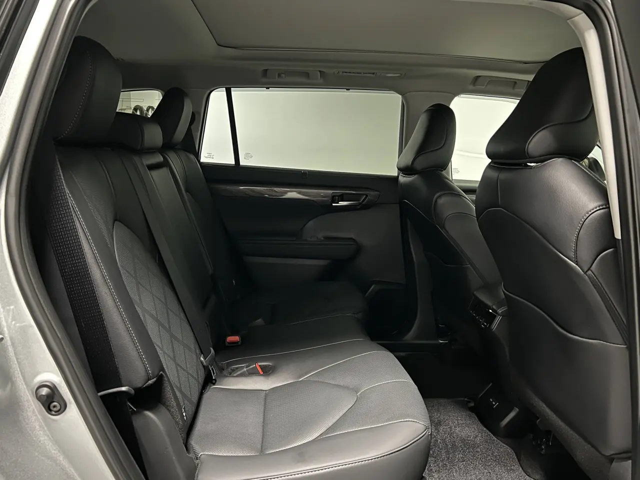 2024 TOYOTA KLUGER HYBRID Gallery Image 11