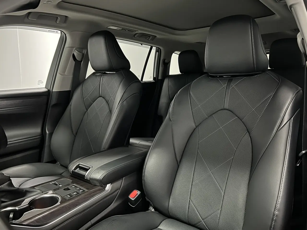2024 TOYOTA KLUGER HYBRID Gallery Image 16
