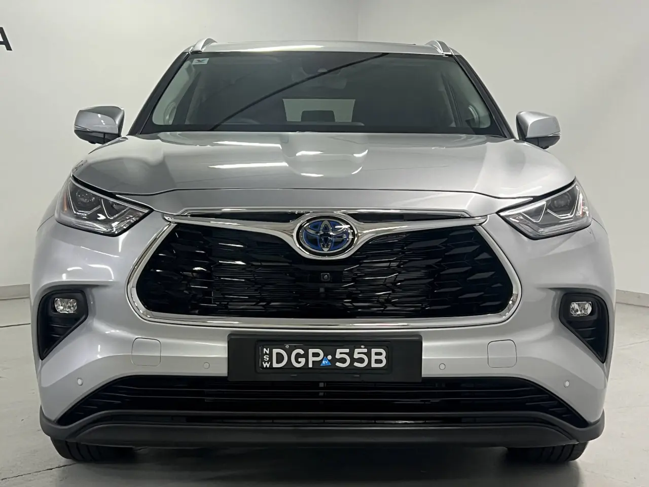 2024 TOYOTA KLUGER HYBRID Gallery Image 3
