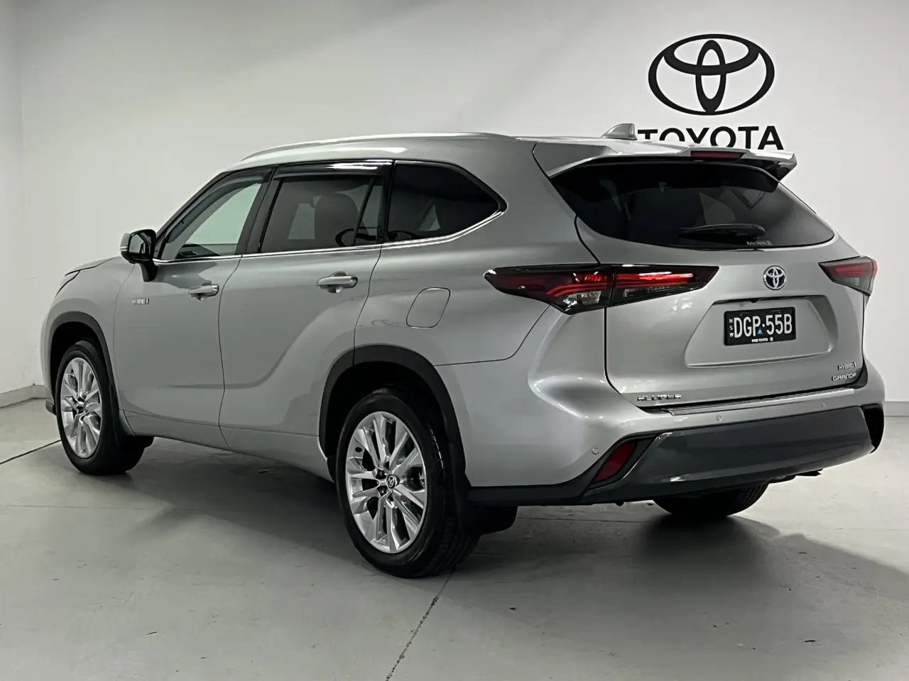 2024 TOYOTA KLUGER HYBRID Gallery Image 8