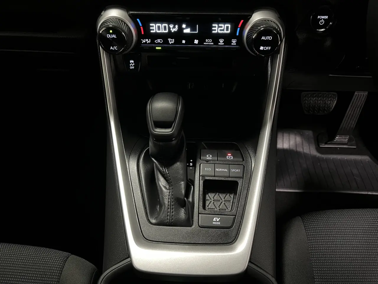 2024 TOYOTA RAV4 HYBRID Gallery Image 20
