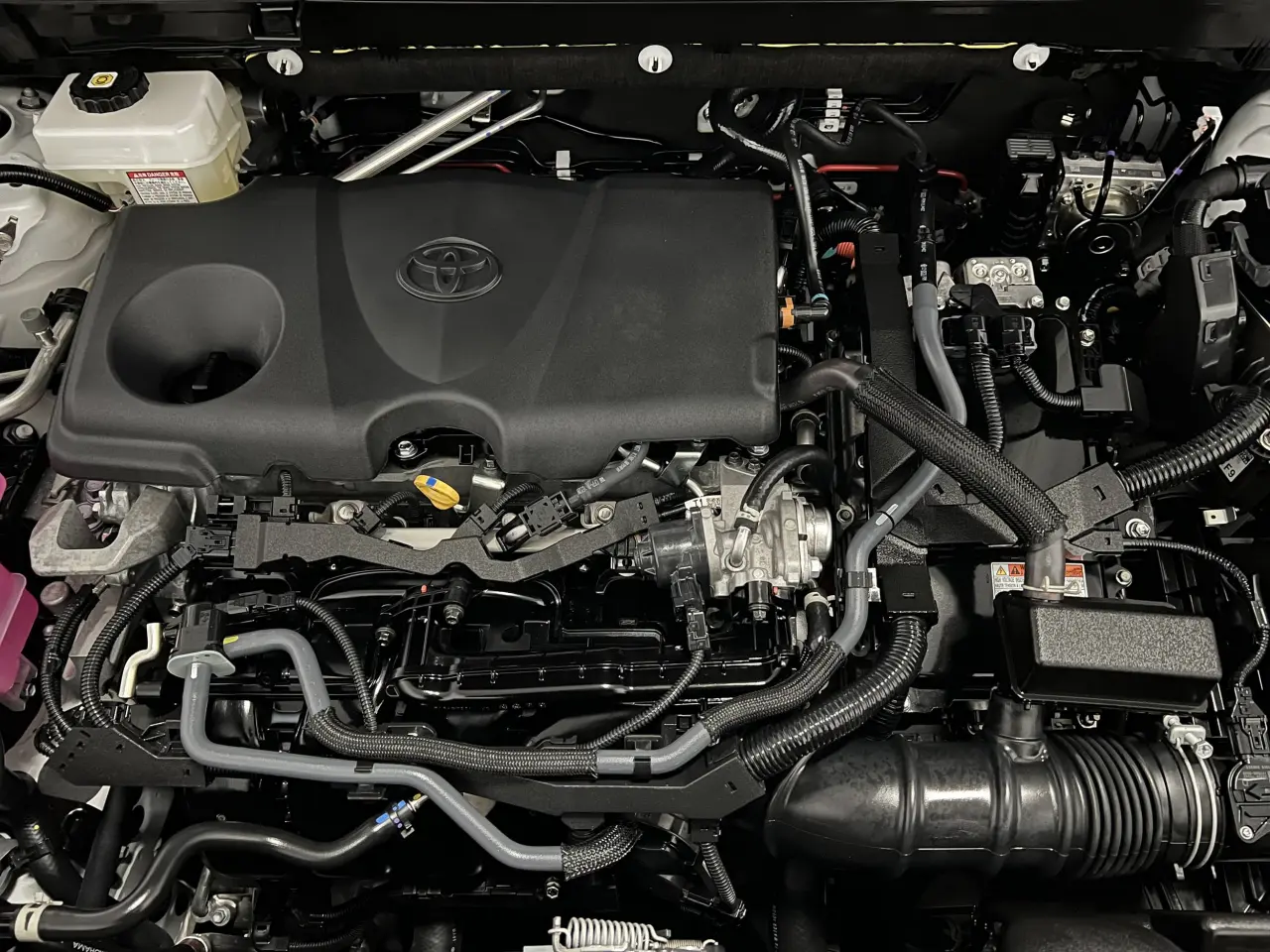 2024 TOYOTA RAV4 HYBRID Gallery Image 21