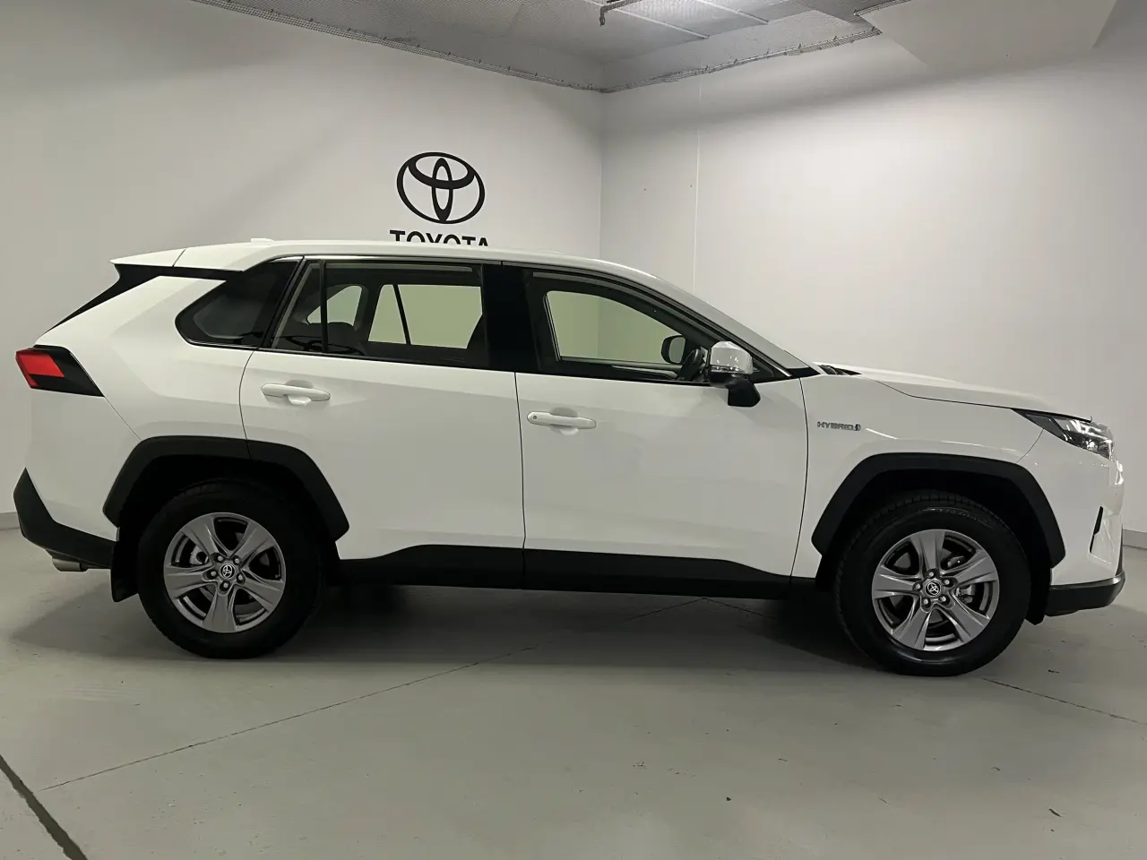 2024 TOYOTA RAV4 HYBRID Gallery Image 4