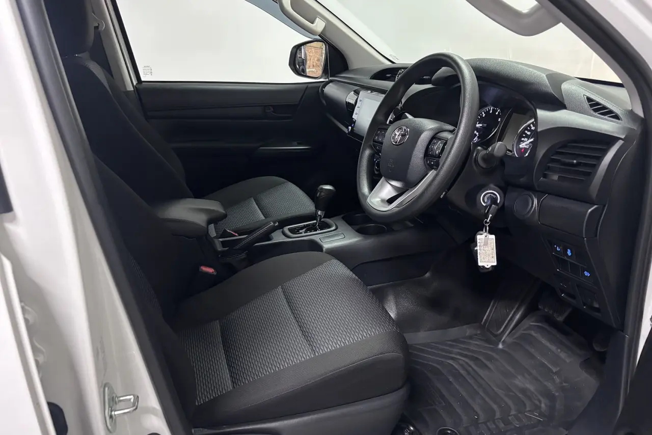 2025 Toyota Hilux Gallery Image 10