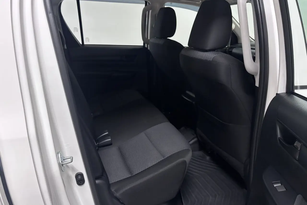 2025 Toyota Hilux Gallery Image 11
