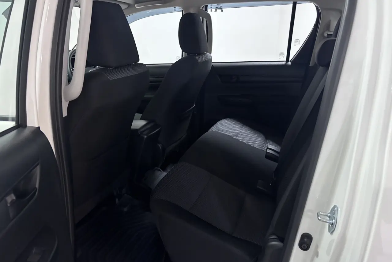 2025 Toyota Hilux Gallery Image 14