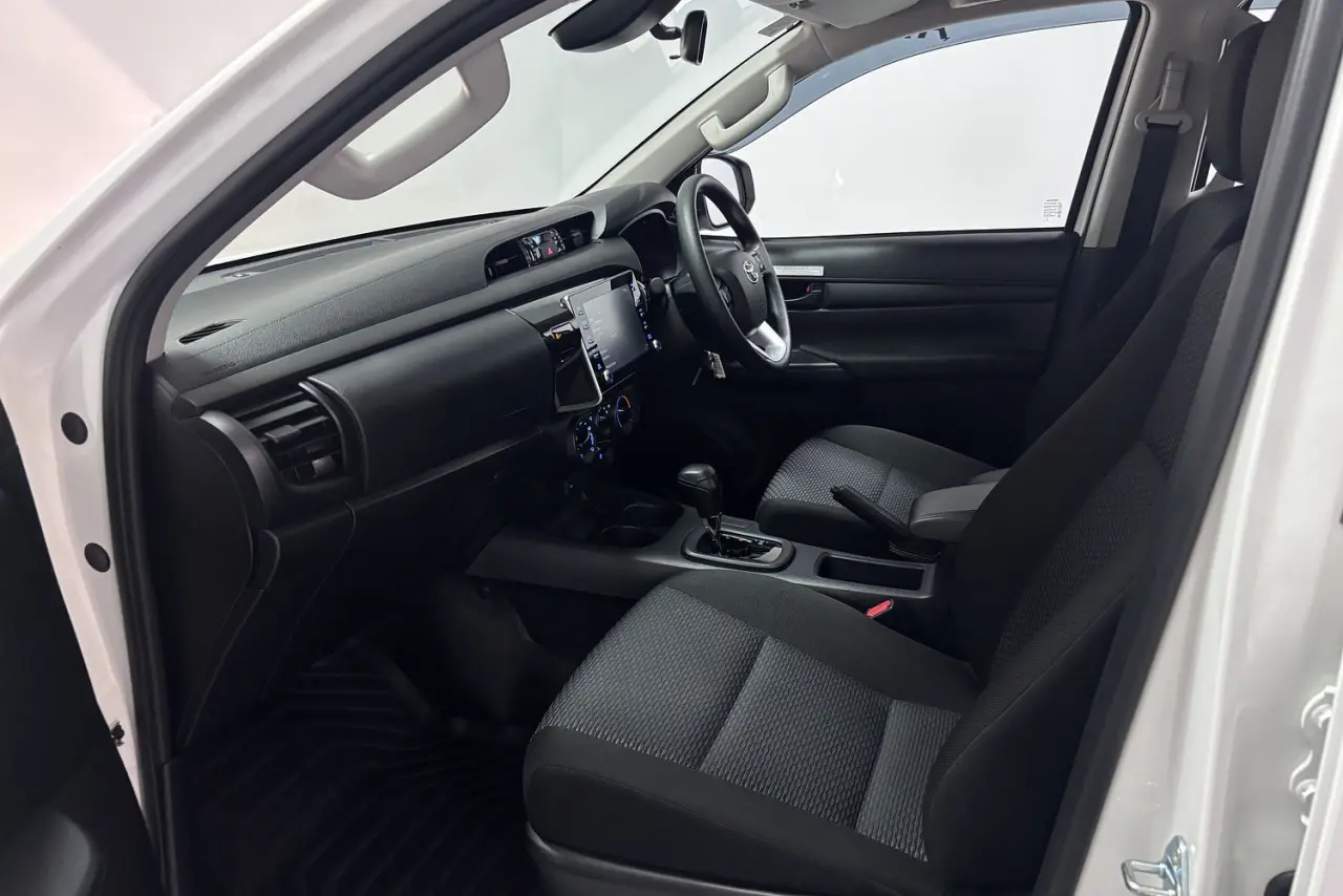 2025 Toyota Hilux Gallery Image 15
