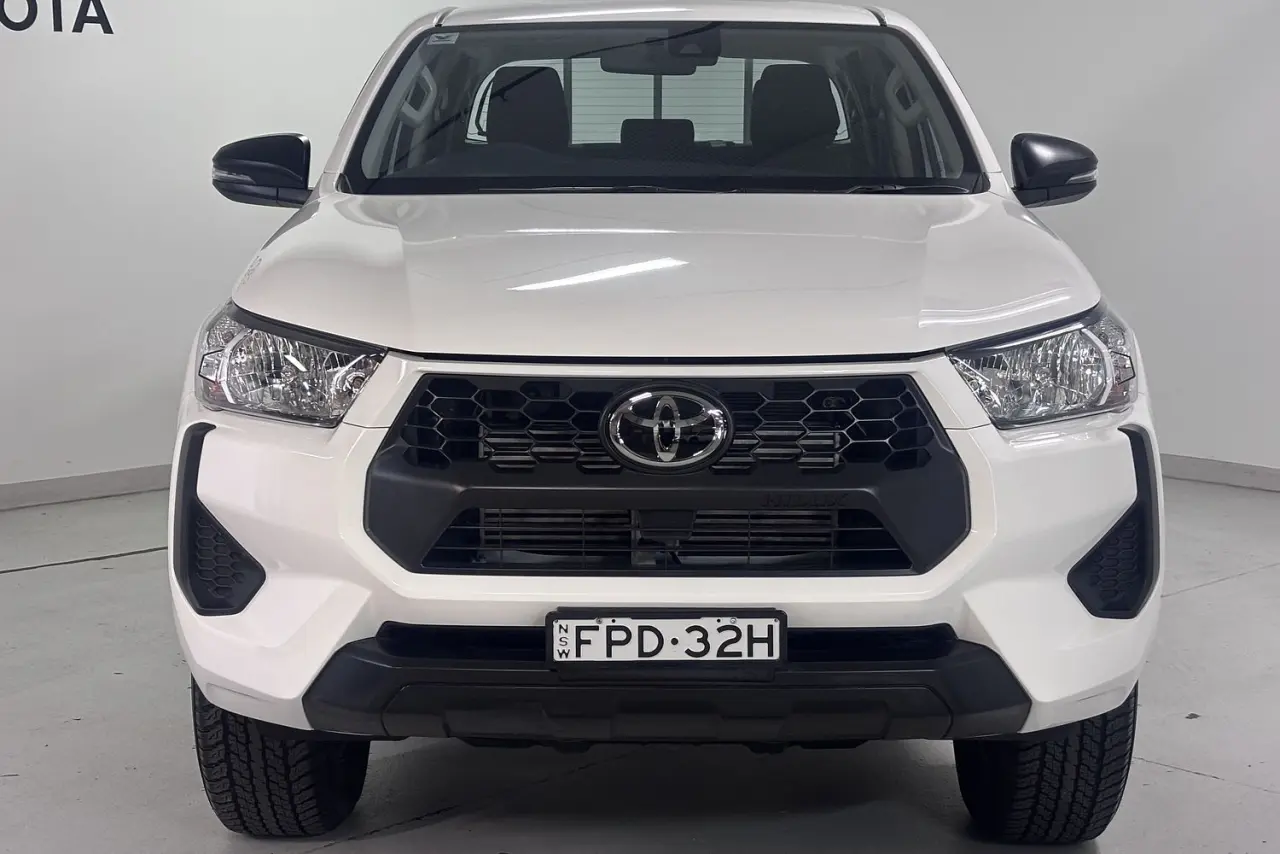 2025 Toyota Hilux Gallery Image 3