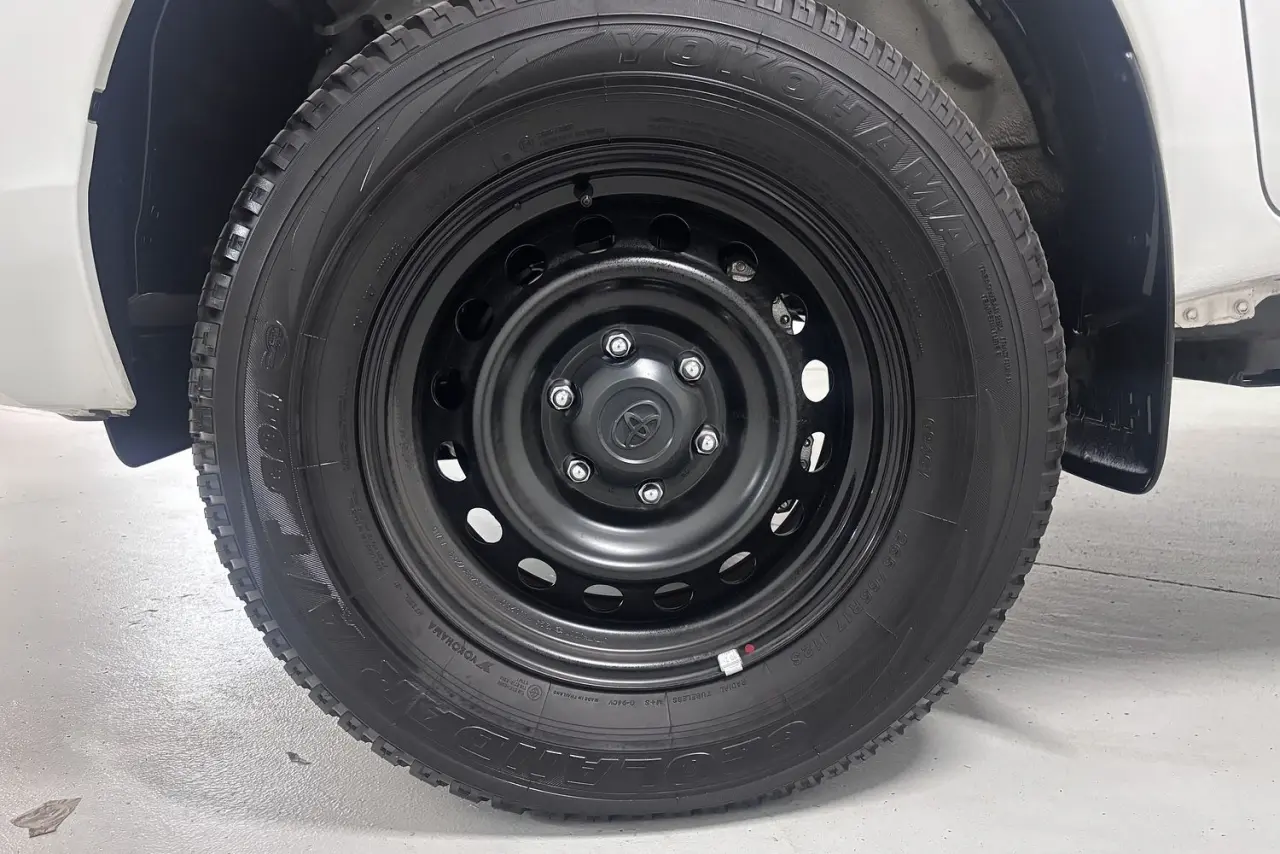 2025 Toyota Hilux Gallery Image 5