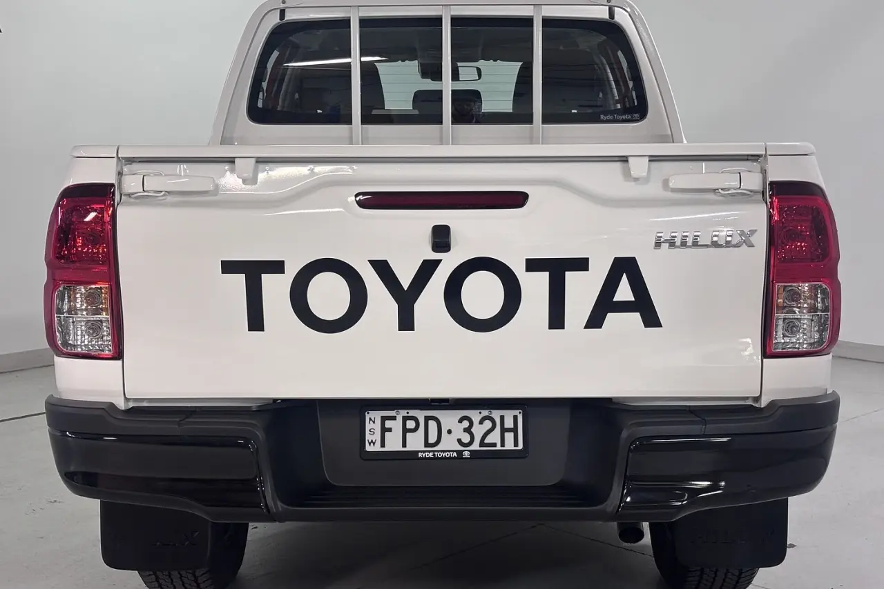 2025 Toyota Hilux Gallery Image 7
