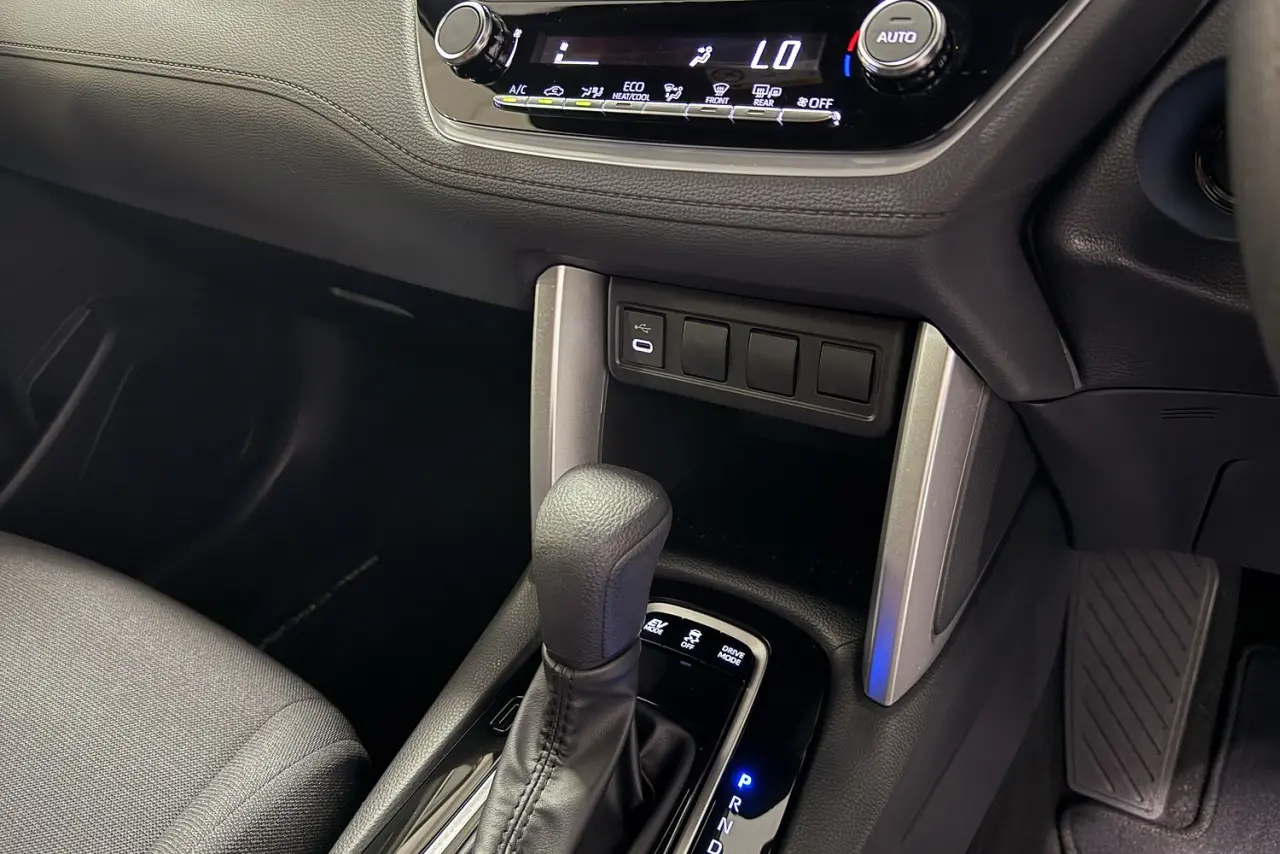 2025 Toyota Corolla Cross Gallery Image 18