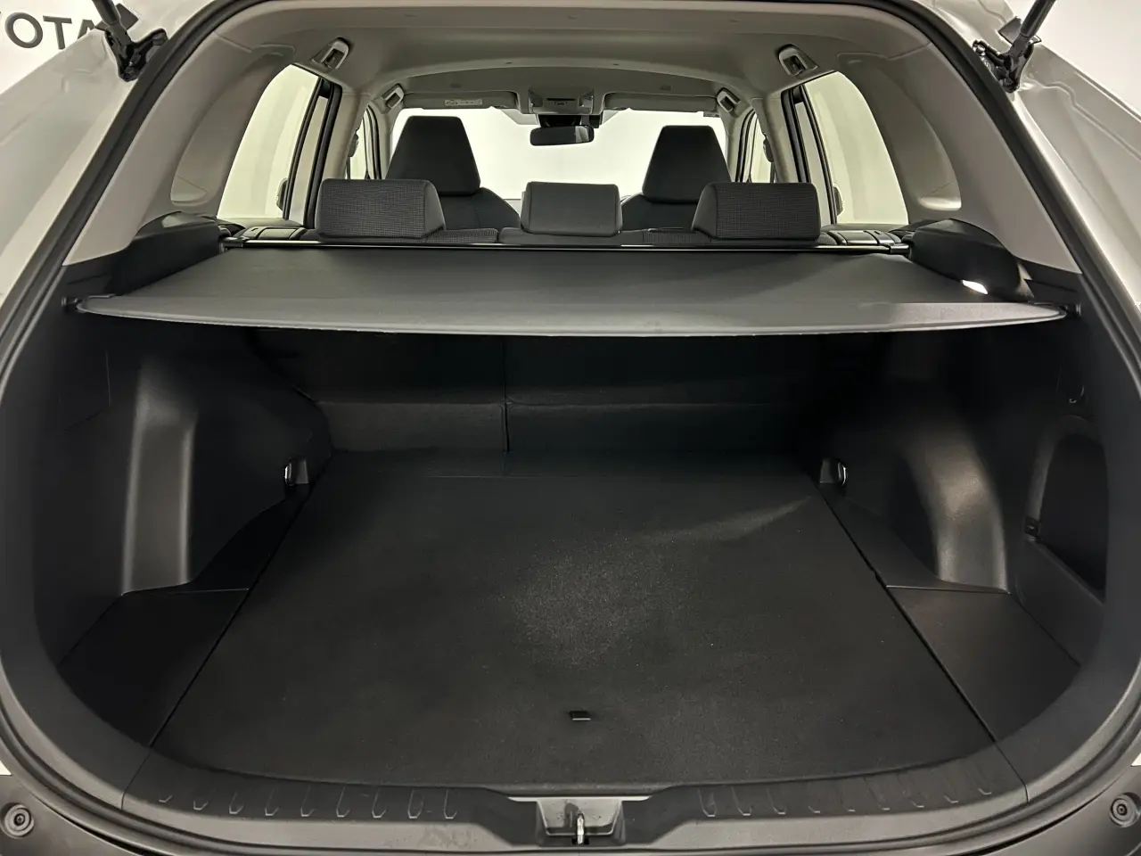 2025 TOYOTA RAV4 HYBRID Gallery Image 13