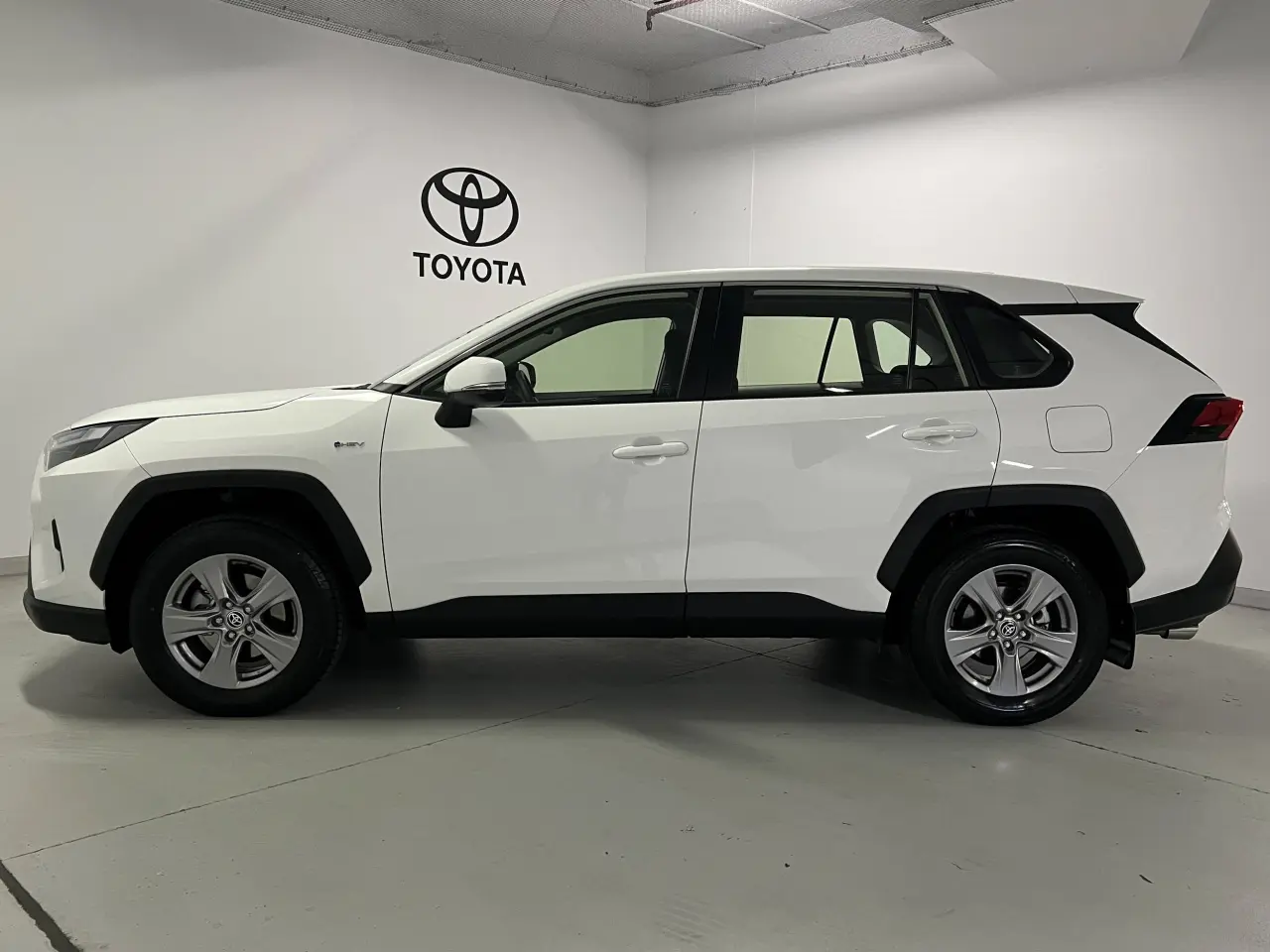 2025 TOYOTA RAV4 HYBRID Gallery Image 9