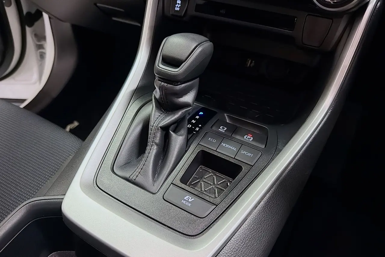 2025 Toyota RAV4 Gallery Image 18