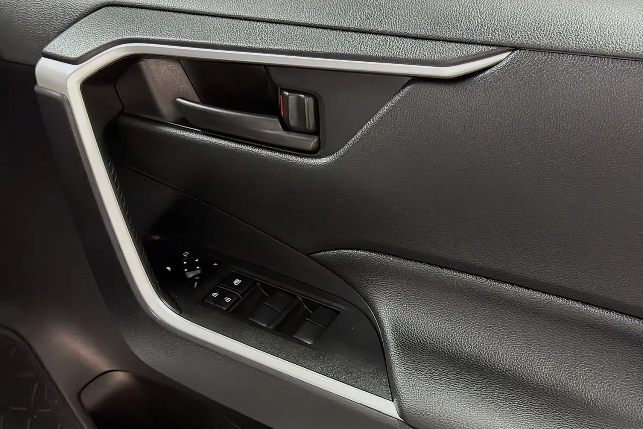 2025 Toyota RAV4 Gallery Image 24